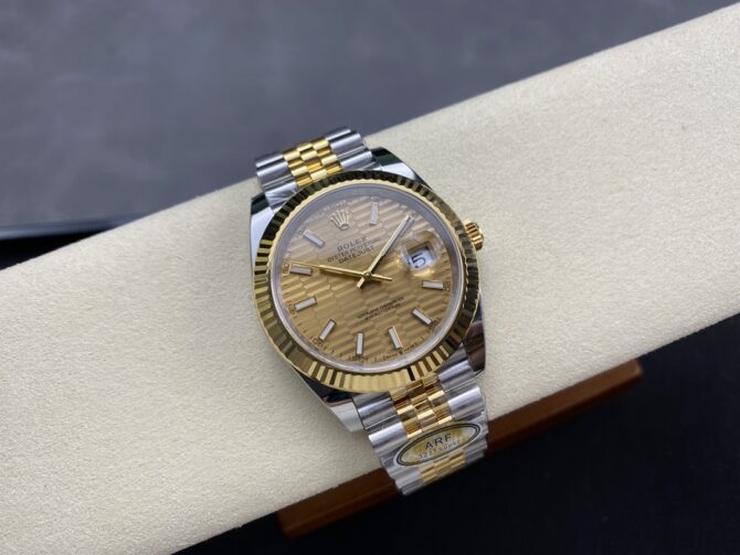 Rolex Datejust 41 126333 Golden Fluted Motif Champagne Dial