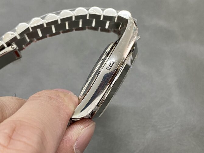 Replica Rolex Day-Date 40mm Platinum Meteorite Baguette 228206 0036 Men's Watch