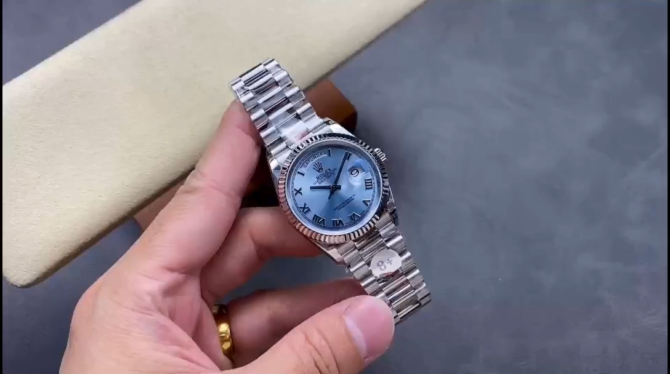 Replica Rolex Day-Date 228236 0012 Fluted Bezel Ice Blue Dial 40MM Mens Watch