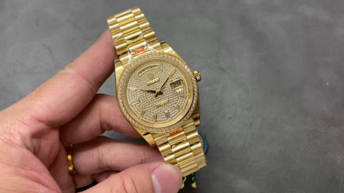 Replica Rolex Day-Date 40 18K Yellow Gold Diamond Paved Dial Diamond m228348rbr 0037