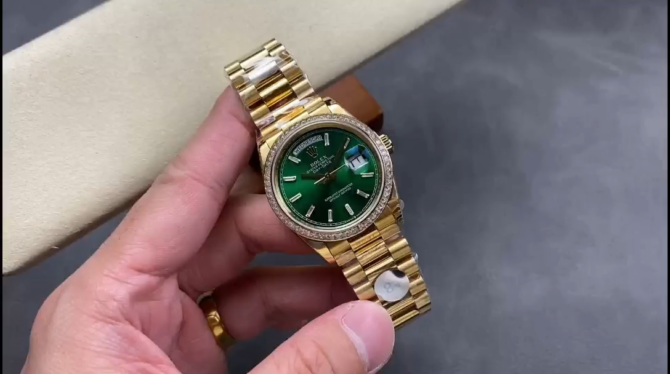 Replica Rolex Day Date 36mm Green Dial Diamond-Set Bezel President Bracelet m128398tbr 0035