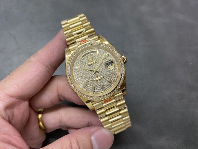 Replica Rolex Day-Date 40 18K Yellow Gold Diamond Paved Dial Diamond m228348rbr 0037