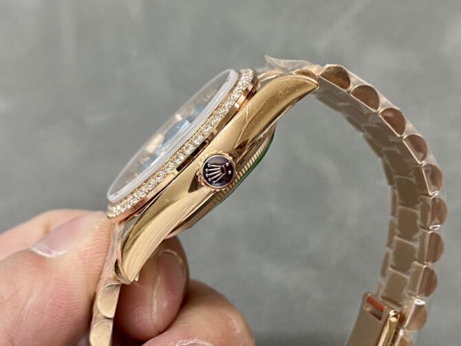 Replica Rolex Day-Date 36 Rose Gold Turquoise Diamond-Set Roman Dial Diamond Bezel m128345rbr 0064