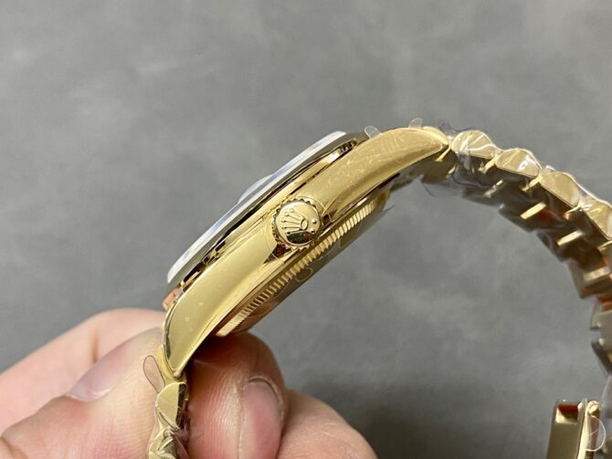 Replica Rolex Day-Date 118208 Yellow Gold White Dial Roman Numeral 36mm Unisex Watch