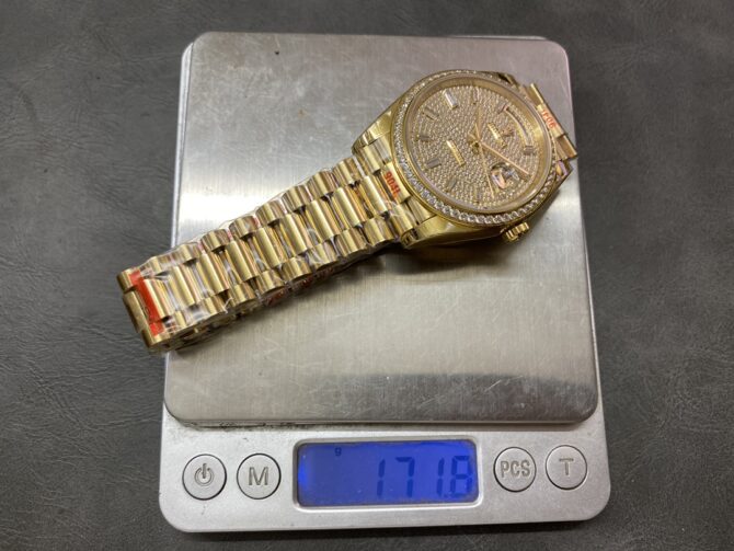 Replica Rolex Day-Date 40 18K Yellow Gold Diamond Paved Dial Diamond m228348rbr 0037