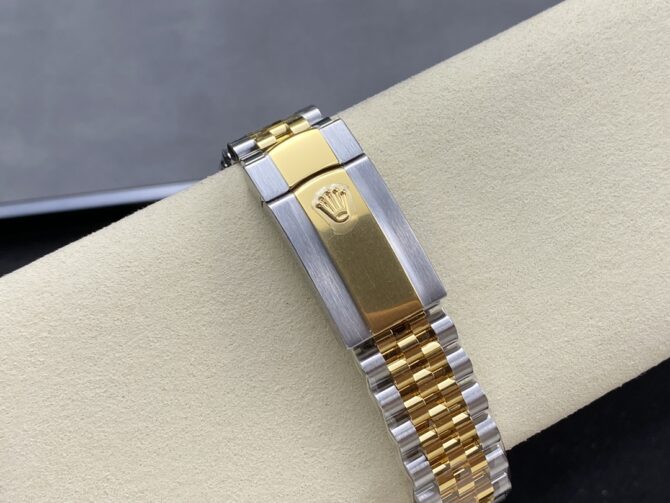 Rolex Datejust 41 126333 Golden Fluted Motif Champagne Dial