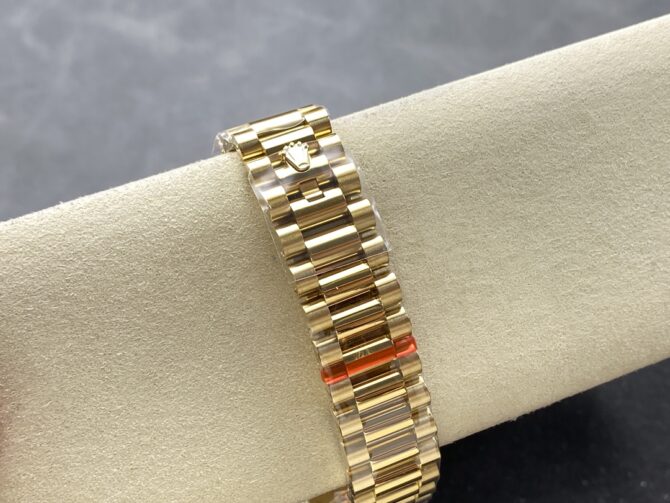 Replica Rolex Day Date 18038 Yellow Gold Tigers Eye Watch