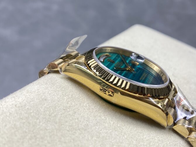 Replica Rolex Day Date 18038 Yellow Gold Tigers Eye Watch
