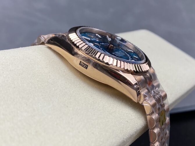 Rolex Sky Dweller 42 Everose Gold Blue Green Dial m336935 0005 Men's Watch