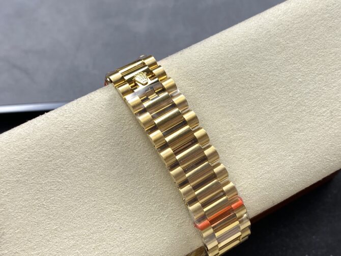 Replica Rolex Day Date 36mm Green Dial Diamond-Set Bezel President Bracelet m128398tbr 0035