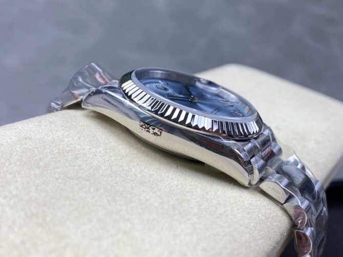 Replica Rolex Day-Date 228236 0012 Fluted Bezel Ice Blue Dial 40MM Mens Watch