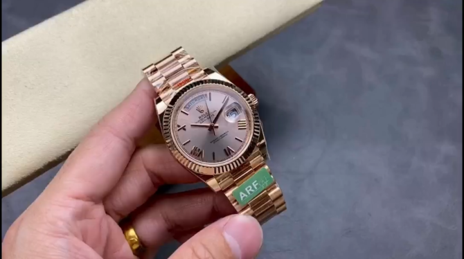 Replica Rolex Day-Date 218238 Champagne Dial Yellow Gold 41MM Mens Watch