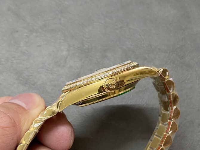 Replica Rolex Day-Date 40 18K Yellow Gold Diamond Paved Dial Diamond m228348rbr 0037