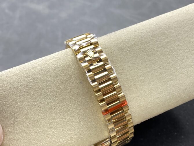Replica Rolex Day Date 18038 Yellow Gold Tigers Eye Watch