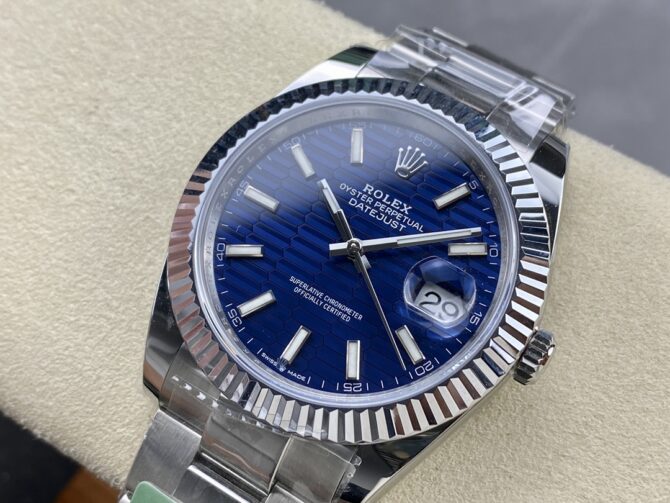221744134 Fluted Bezel Blue Fluted-motif Dial 41MM Mens Replica Watch